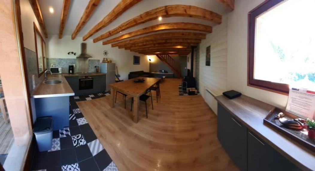Holiday home Maison Renovee Au Sommet Du Village